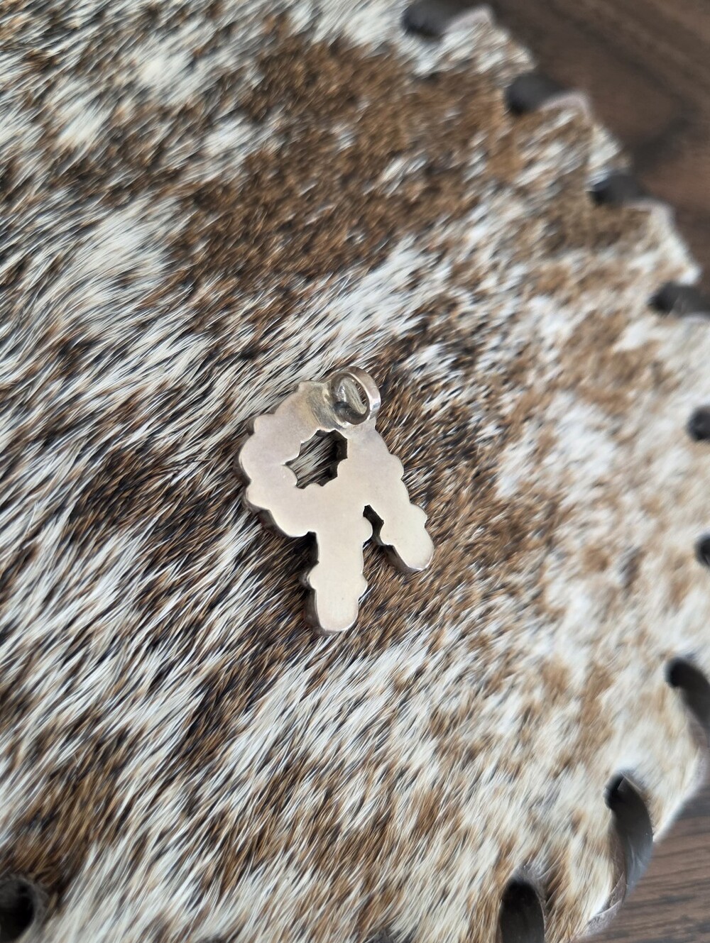 Spiny Oyster R Pendant - Picture 2 of 3